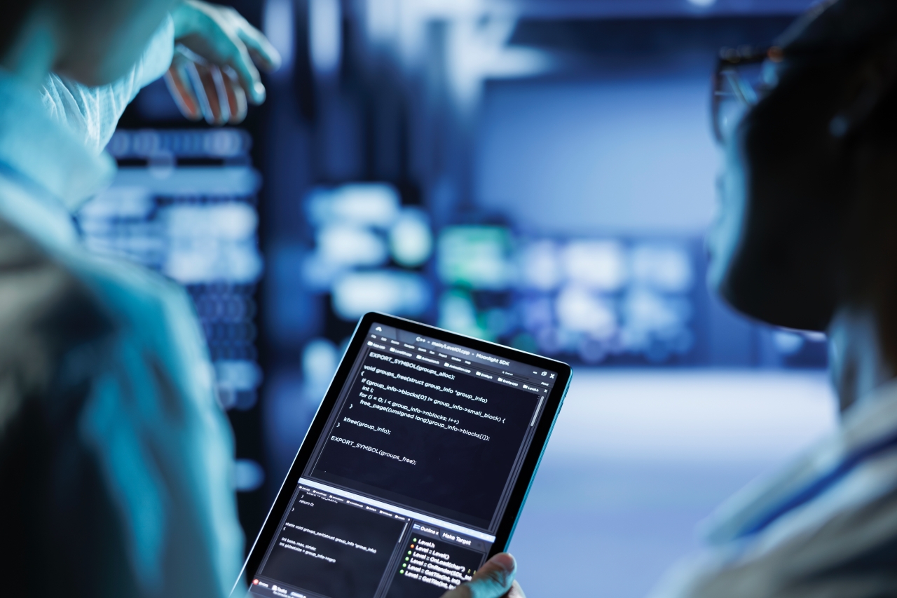 engineers-code-tablet-data-center engineers-code-tablet-data-center